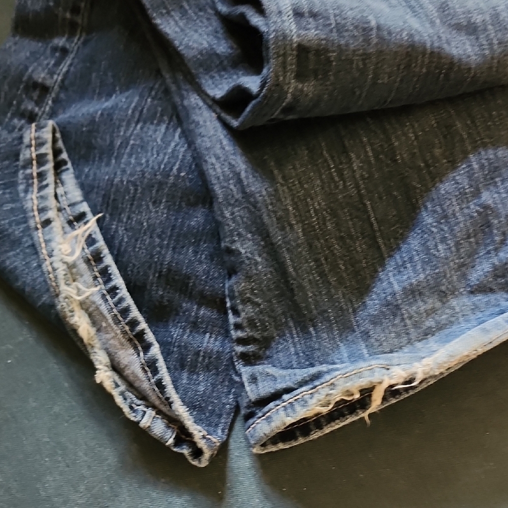 Stylish Blue Denim Jeans with Embellished Pockets - Picture 8 of 8